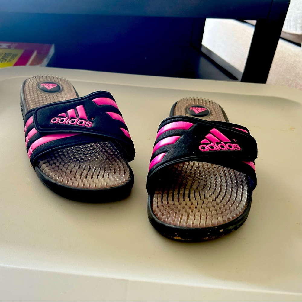 Adjustable Velcro massaging 4sports adidas slides size 6